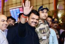 मुंबई का मेयर कौन? महायुति में सस्पेंस जारी, शिंदे के साथ बातचीत के बीच दावोस पहुंचे सीएम फडणवीस