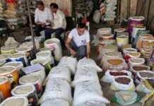 नवरात्र से पहले ग्रेटर नोएडा में खाद्य सुरक्षा विभाग की बड़ी कार्रवाई, 400 किलो कुट्टू आटा जब्त