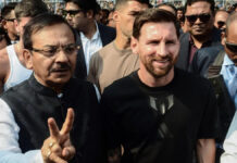 मेसी के कार्यक्रम में हंगामे पर गई बंगाल के खेल मंत्री की कुर्सी, दो अधिकारी नपे, तीन को नोटिस