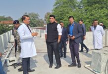 मेडिकल कॉलेज पहुंचते ही नवपदस्थ कलेक्टर कुणाल दुदावत ने ली स्वास्थ्य सुविधाओं की टोह