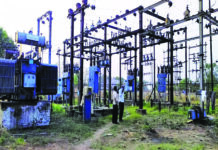 बिजली सेक्टर के ठेका कर्मियों ने पूछा डीई से- ईपीएफ की राशि है कहां?