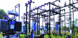 बिजली सेक्टर के ठेका कर्मियों ने पूछा डीई से- ईपीएफ की राशि है कहां?