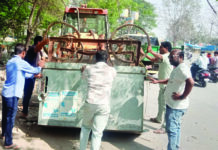 लगातार शिकायतों के बाद गल्र्स कॉलेज के पास से हटाया अतिक्रमण