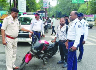 महंगा पड़ रहा मॉडिफाई साइलेंसर का शौक, जिले भर में कार्रवाई