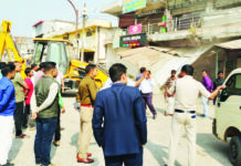 अतिक्रमण पर सख्ती, प्रशासन ने बस स्टैंड में चलाया बुलडोजर