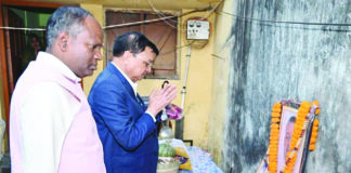 स्व.पुरुषोत्तम चन्द्रा को श्रम मंत्री विधायक व महापौर ने दी श्रद्धांजलि