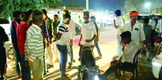 स्ट्रीट लाइट के नकारा होने के बीच भिड़ी दो बाइक, चार लोग घायल