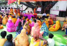 भजन संकीर्तन के साथ हनुमान सेवा समिति ने भंडारा किया सर्वमंगला मंदिर में