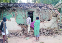 धोबीबारी में 50 हाथियों ने कई परिवारों को किया बेघर, चट किया पीडीएस का राशन