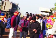 रोजगार के लिए नीलकंठम पर दबाव के साथ प्रदर्शन, पुलिस ने की कार्रवाई