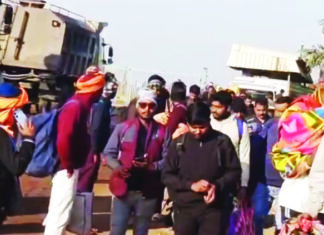 रोजगार के लिए नीलकंठम पर दबाव के साथ प्रदर्शन, पुलिस ने की कार्रवाई