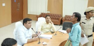 ’कलेक्टर कुणाल दुदावत ने जनदर्शन में सुनी आमजन की समस्याएं, त्वरित निराकरण के दिए निर्देश’