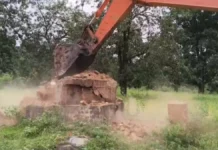 सुरक्षाबलों की बड़ी कार्रवाई: नक्सलियों का 15 फीट ऊंचा स्मारक ध्वस्त