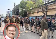 अमित बघेल ने किया सरेंडर, थाने के बाहर भीड़