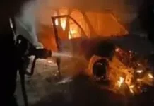चलती कार में लगी आग, गाड़ी में फंसी मां बेटे की जलकर मौत