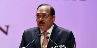 ‘आधी रात को याचिकाएं ड्राफ्ट करते हो क्या?’, प्याज-लहसुन पर शोध की मांग करने वाले CJI ने लगाई फटकार