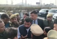 यूपी बॉर्डर पर चंद्रशेखर आजाद और पुलिस में भिड़ंत… मेरठ जाने पर अड़े नगीना सांसद, हुई धक्का-मुक्की