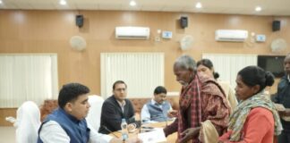 कलेक्टर कुणाल दुदावत ने जनदर्शन में सुनी दूरस्थ व वनांचल क्षेत्र के लोगों की समस्याएँ