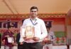 गणतंत्र दिवस पर उत्कृष्ट सेवाओं के लिए जिला जनसंपर्क कार्यालय के जिला समन्वयक आशुतोष हुए सम्मानित