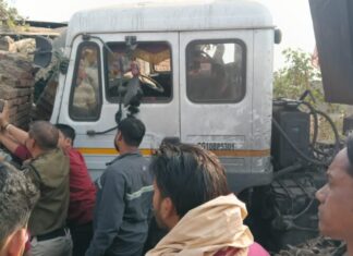 घर में घुसा ट्रेलर, एक मौत