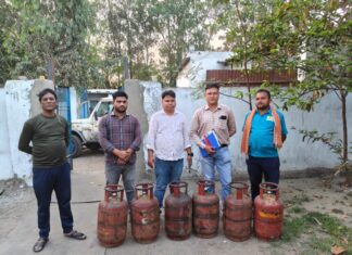 होटल सेंटर प्वाइंट में दबिश,की गई कार्रवाई