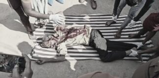 पिता के खून से रंगे बेटी के हाथ, हसिया से काट डाला