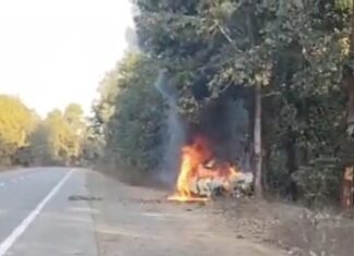 चलती कार में लगी आग,कूदकर चालक ने बचाई जान