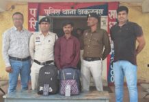 रेलवे स्टेशन के बाहर 5 किलो गांजा के साथ पकड़े गए तस्कर