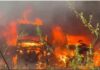 आग लगने से मची हड़कम्प,कंडम गाड़ियां खाक हुईं