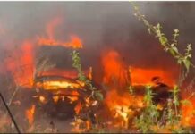 आग लगने से मची हड़कम्प,कंडम गाड़ियां खाक हुईं