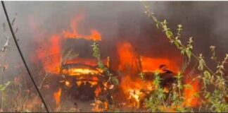 आग लगने से मची हड़कम्प,कंडम गाड़ियां खाक हुईं