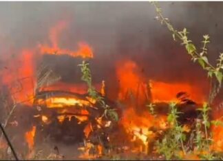 आग लगने से मची हड़कम्प,कंडम गाड़ियां खाक हुईं