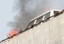 KORBA BREAK: ओव्हरब्रिज पर लगी आग,स्कार्पियो चपेट में