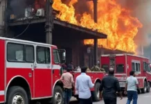 दिल्ली के सदर बाजार में बिल्डिंग में लगी भीषण आग; दो की जलकर मौत; मौके पर दमकल की 20 गाड़ियां