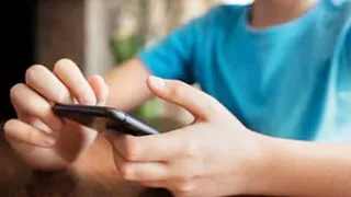 बच्चों के सोशल मीडिया इस्तेमाल पर बैन लगाएगा कर्नाटक, आंध्र प्रदेश में भी तैयारी