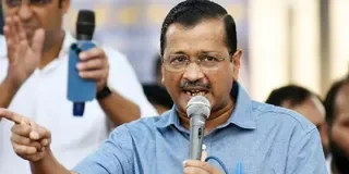 LPG गैस संकट बढ़ने पर केजरीवाल ने मोदी सरकार पर बोला हमला; कहा- PM की चुप्पी की सजा जनता भुगत रही