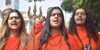 लखनऊ में महिला संन्यासियों का जोरदार विरोध प्रदर्शन: बादशाह के ‘टटिरी’ गाने पर जताई आपत्ति, CM योगी से की शिकायत