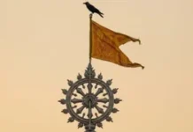 पुरी जगन्नाथ मंदिर के शिखर पर ‘महासंकट’ की आहट या ‘गरुड़’ का पहरा? ध्वज पर बाज के बैठने से देशभर में खलबली