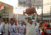 रसोई गैस के दामों में बढ़ोत्तरी के खिलाफ कांग्रेस का प्रदर्शन