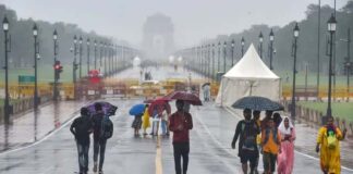 दिल्ली-एनसीआर में छाए काले बादल, तेज हवाओं के साथ हल्की बारिश, गर्मी से मिलेगी राहत