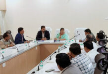 महापौर राजपूत ने आयुक्त आशुतोष पाण्डेय की उपस्थिति में अधिकारियों की ली बैठक