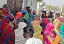 एक ही परिवार के पांच लोगों ने खाया जहर