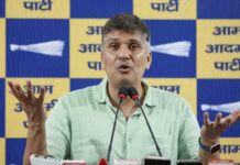 दिल्ली के उपराज्यपाल वीके सक्सेना के कार्यकाल पर आप का हमला, सौरभ भारद्वाज बोले- बे-आबरू होकर गए एलजी