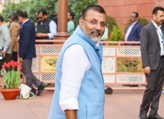 इंदिरा गांधी को हटाए जाने का जिक़्र निशिकांत दुबे ने राहुल गांधी को चुनौती दी