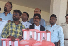 सत्ता पक्ष ने पीएम मोदी और ट्रंप के खिलाफ लगाए नारे!