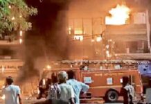 नोएडा फैक्ट्री आग: बेसमेंट में फिर भडक़ी लपटें, लापता कर्मी उपेंद्र का नहीं मिला सुराग