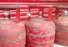 गाजियाबाद में हर कोने पर चल रहे अवैध गैस रिफिलिंग के कारोबार, प्रशासन की आंखें बंद