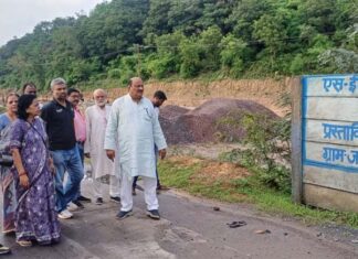 जयसिंह ने कुसमुण्डा विस्तार परियोजना से प्रभावित ग्राम जटराज के निवासियों की बसाहट संबंधी समस्याओं का जायजा लिया