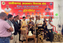 कोरबा छत्तीसगढ़ अखबार वितरक संघ ने महापौर के जन्मदिन पर किया समारोह आयोजित:महापौर ने कहा-जनता के प्यार-दुलार से अभिभूत हूं