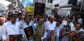 जम्मू में कांग्रेस का जोरदार प्रदर्शन: विदेश नीति पर केंद्र सरकार के खिलाफ की नारेबाजी, राज्य का दर्जा बहाली की मांग